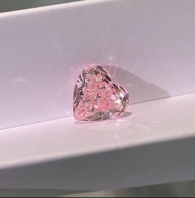 Fabricado por el hombre en un laboratorio, cultivado en un laboratorio, VVD rosa, diamantes, forma de corazón, 1.8ct-2.5ct VS-VVS.