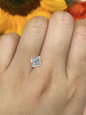 1-1.99Carat princesa floja descolorida Cut Lab Grown Diamond Studs