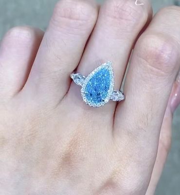 compromiso azul blanco Ring Jewelry del corte de la pera del CVD Diamond Ring 2.32ct del oro 18K