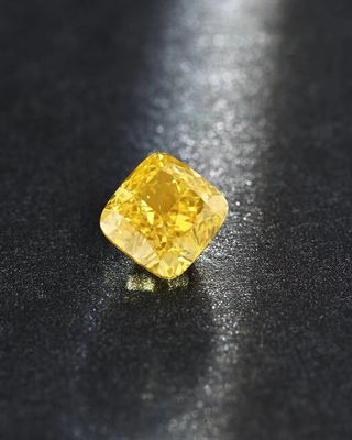 El amortiguador amarillo crecido laboratorio flojo sintético del diamante 2.53ct cortó con el certificado de IGI
