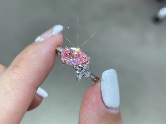 Rosa y pera blanca 1.5ct laboratorio adulto hecho por el hombre sintéticos diamantes con 18K oro blanco anillo de moda