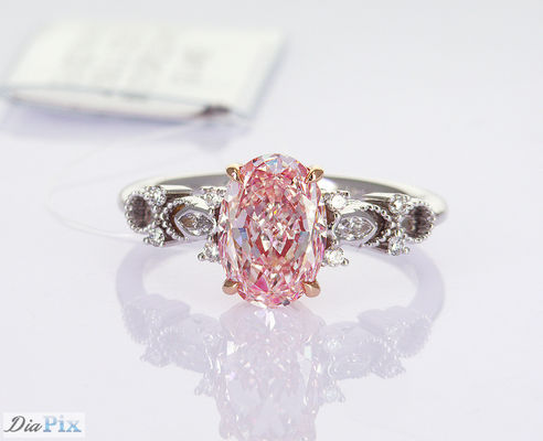 2.2ct Anillo de oro blanco de 18 quilates de color rosa ovalado sintético