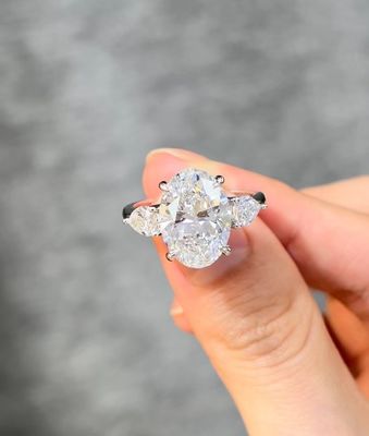 Joyería hecha en laboratorio Diamante Tres piedras Anillos de compromiso Anillos de boda Diamante cultivado
