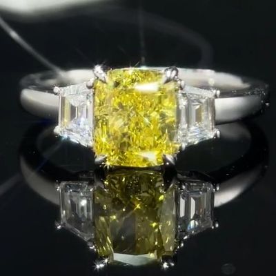 1.22ct Anillo de diamante de laboratorio con diamante amarillo estilo de tres piedras joyas hechas a medida